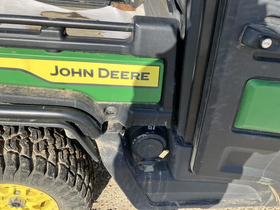Image of John Deere XUV 835R equipment image 1