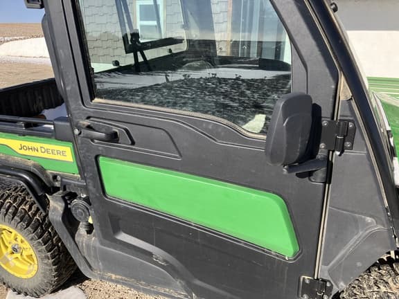 Image of John Deere XUV 835R equipment image 2