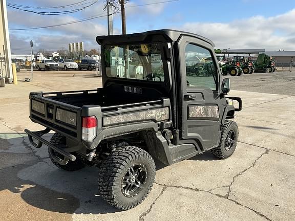 Image of John Deere XUV 835R equipment image 4