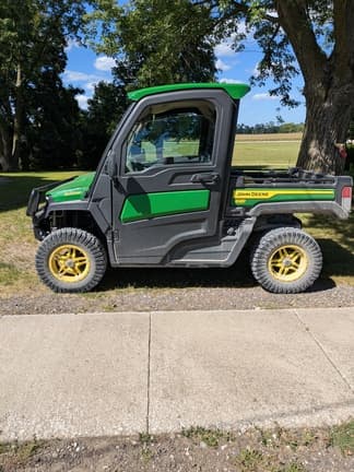 Image of John Deere XUV 835R equipment image 1