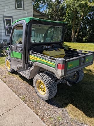 Image of John Deere XUV 835R equipment image 4