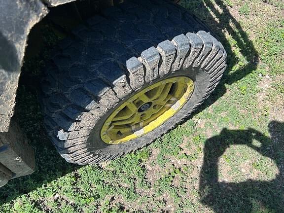 Image of John Deere XUV 835R equipment image 4
