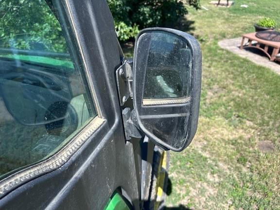 Image of John Deere XUV 835R equipment image 4