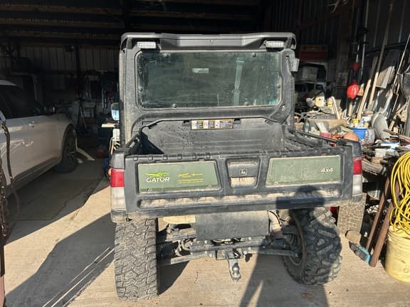 Image of John Deere XUV 835R equipment image 4