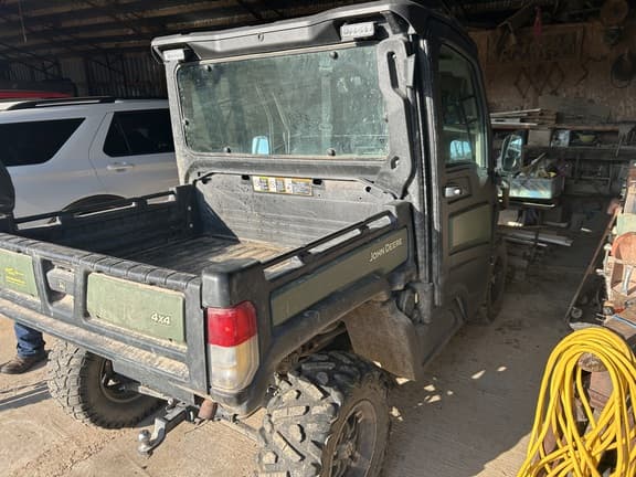 Image of John Deere XUV 835R equipment image 3