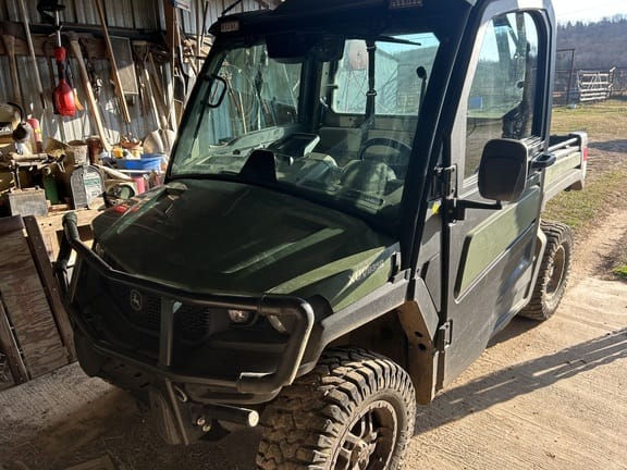 2023 John Deere XUV 835R Equipment Image0
