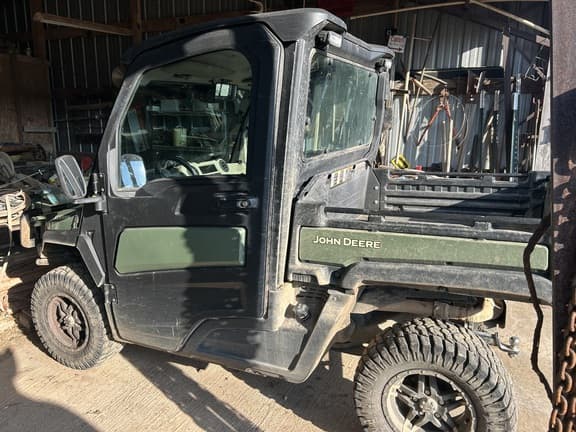 Image of John Deere XUV 835R equipment image 1