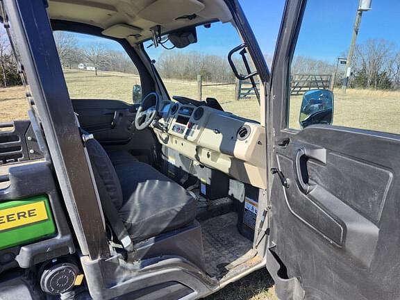 Image of John Deere XUV 835R equipment image 1
