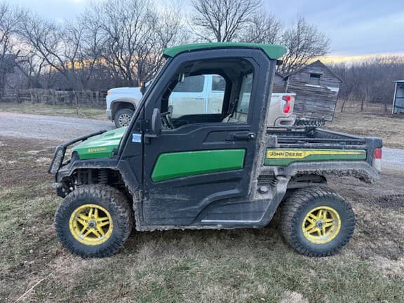 Image of John Deere XUV 835R equipment image 2