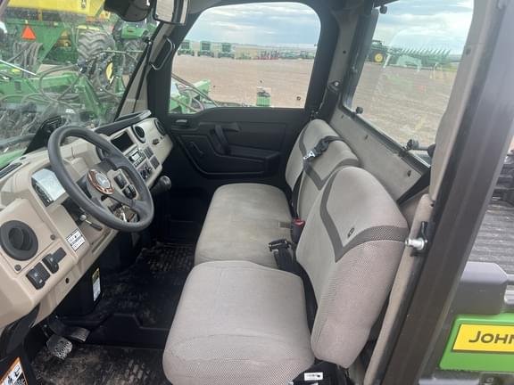 Image of John Deere XUV 835R equipment image 4
