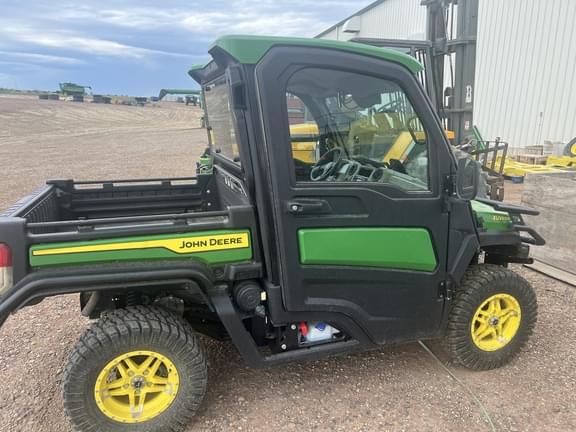 Image of John Deere XUV 835R equipment image 1