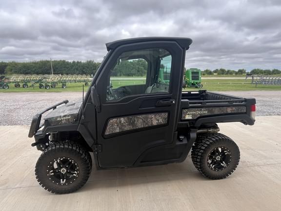 Image of John Deere XUV 835R equipment image 1