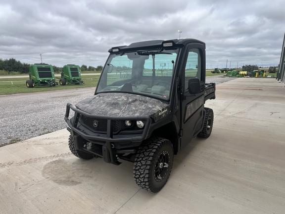 Image of John Deere XUV 835R Primary image
