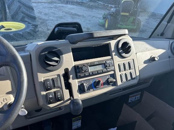 Image of John Deere XUV 835R equipment image 1