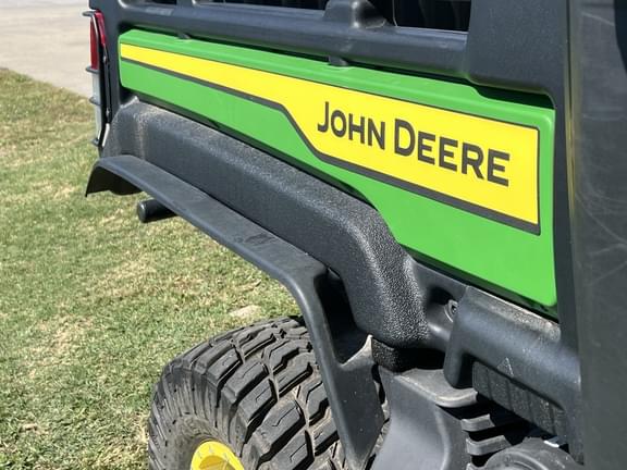 Image of John Deere XUV 835R equipment image 2