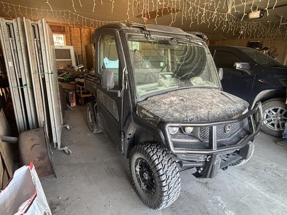 Image of John Deere XUV 835R equipment image 4