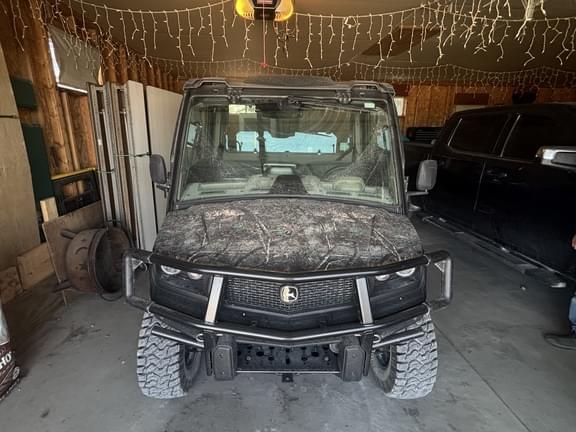 Image of John Deere XUV 835R equipment image 3