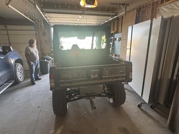 Image of John Deere XUV 835R equipment image 2