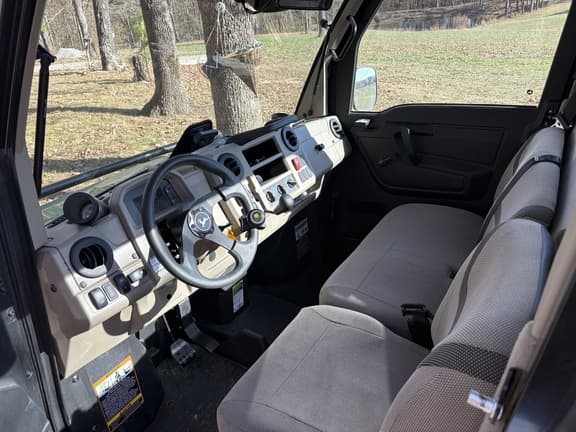 Image of John Deere XUV 835R equipment image 2