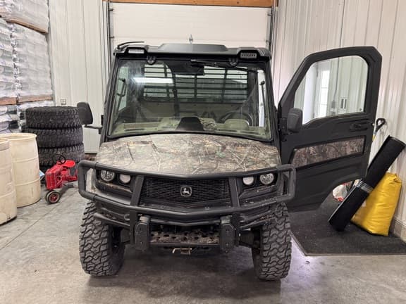 Image of John Deere XUV 835R equipment image 2