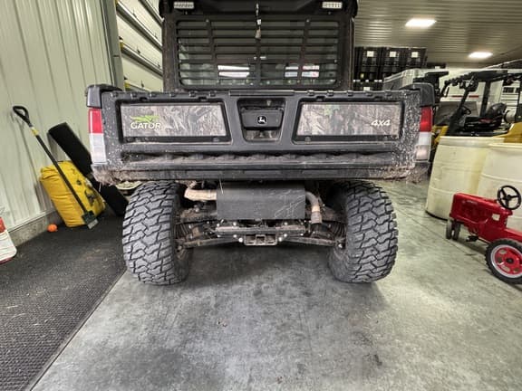 Image of John Deere XUV 835R equipment image 3