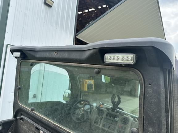 Image of John Deere XUV 835R equipment image 3