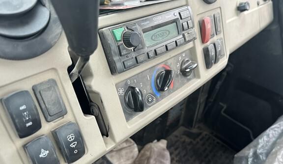Image of John Deere XUV 835R equipment image 3