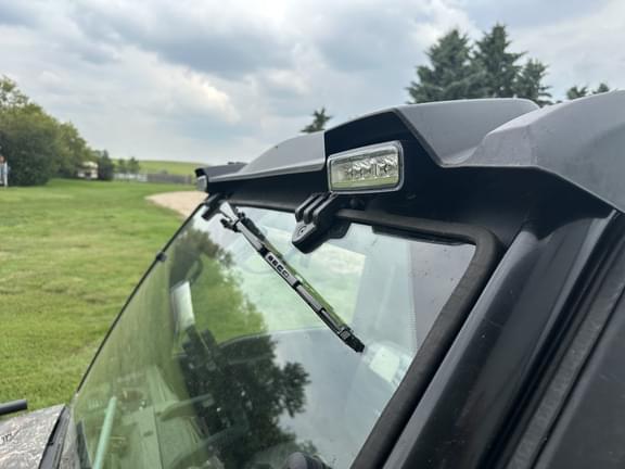 Image of John Deere XUV 835R equipment image 4