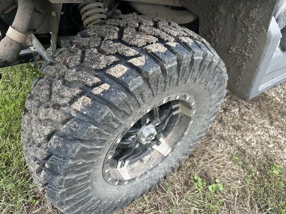 Image of John Deere XUV 835R equipment image 2