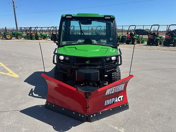 Image of John Deere XUV 835R equipment image 3