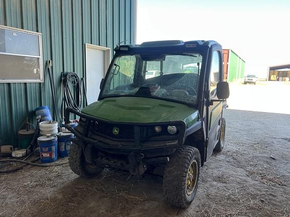 Image of John Deere XUV 835R equipment image 3