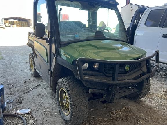 Image of John Deere XUV 835R equipment image 1