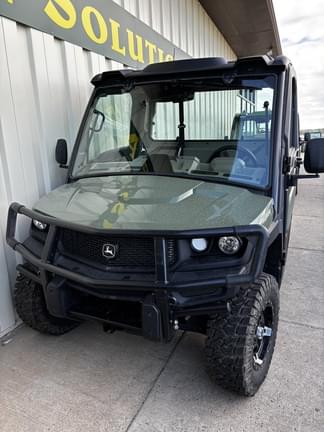 Image of John Deere XUV 835R equipment image 1