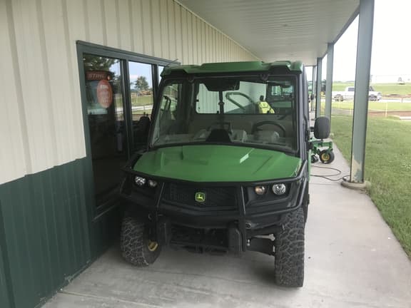 Image of John Deere XUV 835R equipment image 2