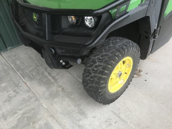 Image of John Deere XUV 835R equipment image 3