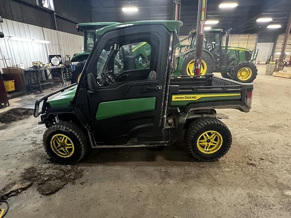 Image of John Deere XUV 835R Primary image