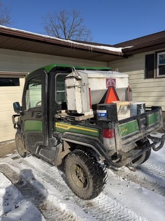Image of John Deere XUV 835R equipment image 1