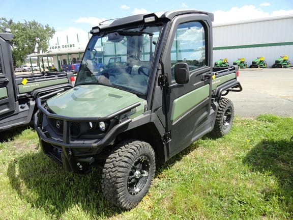 2023 John Deere XUV 835R Equipment Image0