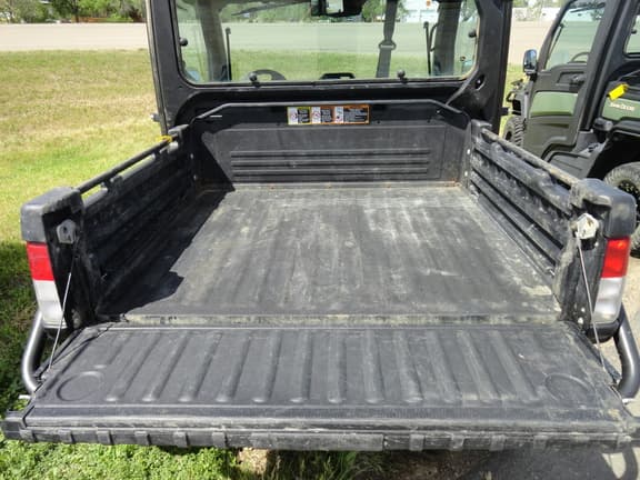 Image of John Deere XUV 835R equipment image 4