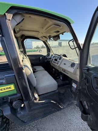 Image of John Deere XUV 835R equipment image 4