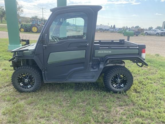 Image of John Deere XUV 835R Primary image