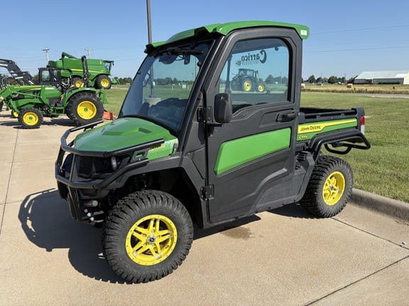 Main image John Deere XUV 835R