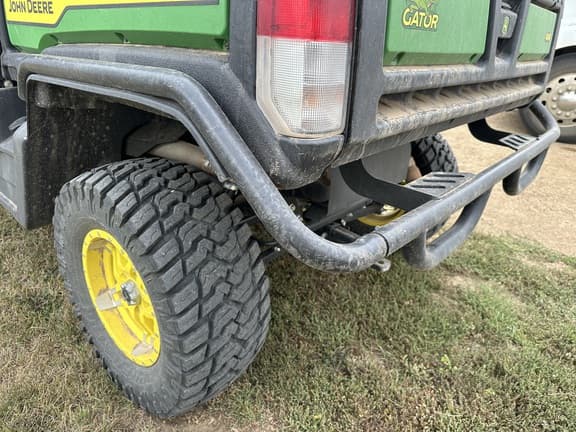 Image of John Deere XUV 835R equipment image 2