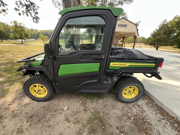 Image of John Deere XUV 835R equipment image 3