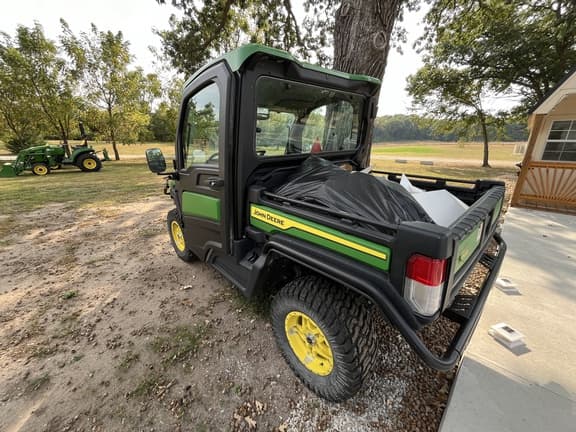 Image of John Deere XUV 835R equipment image 4