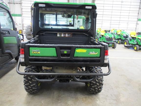 Image of John Deere XUV 835R equipment image 3