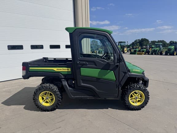 Image of John Deere XUV 835R equipment image 1