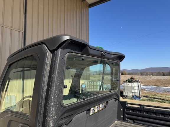 Image of John Deere XUV 835R equipment image 2