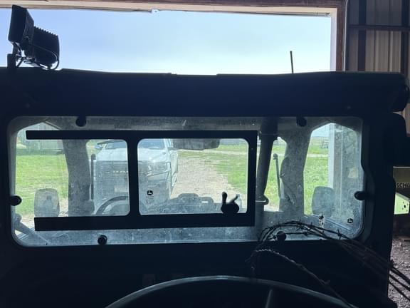 Image of John Deere XUV 835R equipment image 4