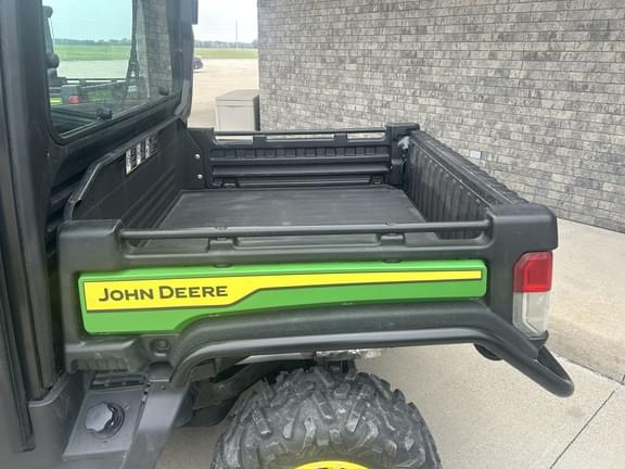 Image of John Deere XUV 835R equipment image 1